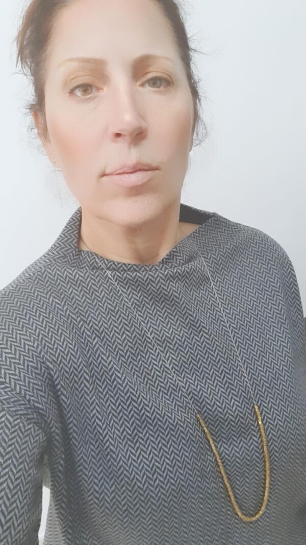 ⁦שרשרת משושי המטייט מוזהבת ארוכה⁩ – תמונה ⁦5⁩