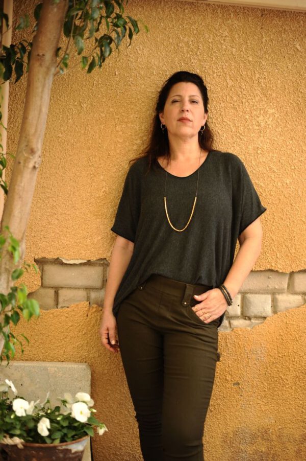 ⁦שרשרת משושי המטייט מוזהבת ארוכה⁩ – תמונה ⁦2⁩