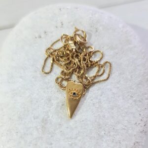 תליון לב מאורך עם עין משובצת על שרשרת גולדפילד בוקס ארוכה