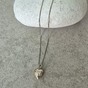 לב נפוח על שרשרת כסף בוקס
