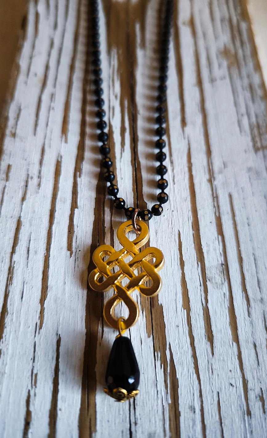 שרשרת דיסקית שחורה עם תליון אין סוף – תמונה 3