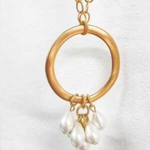 שרשרת תליון טבע זהב גדולה ואשכול טיפות פנינים