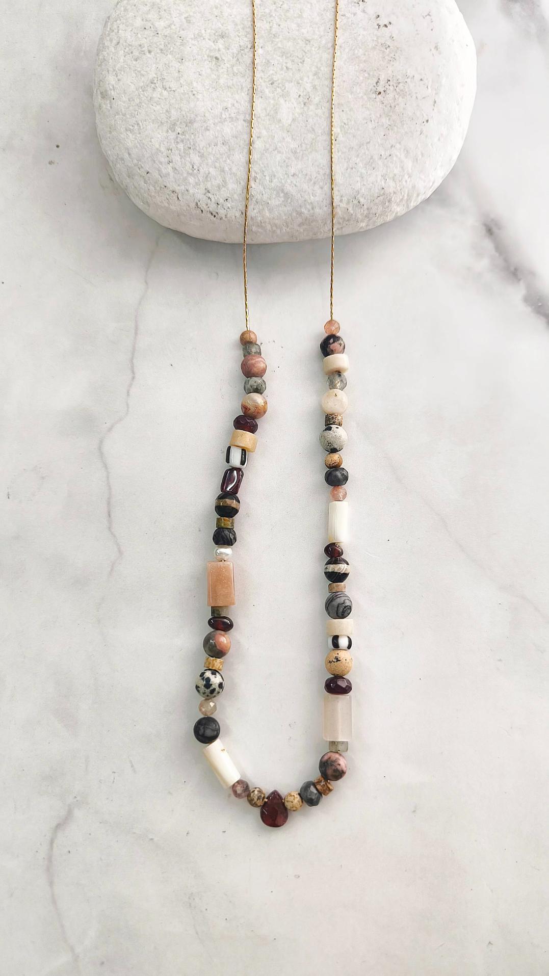 סט אדמה ואור - שרשרת צמיד ועגילי גולדפילד עם אבני חן – תמונה 2