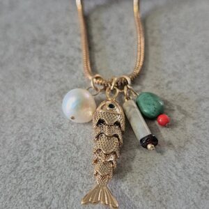 שרשרת קמיע 'ברוכס והצלוחס' - שרשרת דג ואבני חן