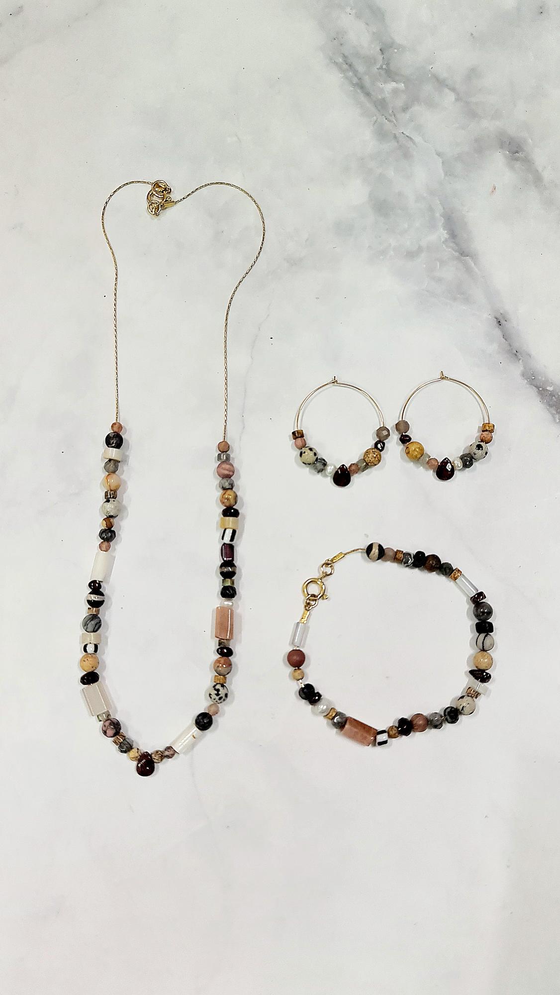 סט אדמה ואור - שרשרת צמיד ועגילי גולדפילד עם אבני חן